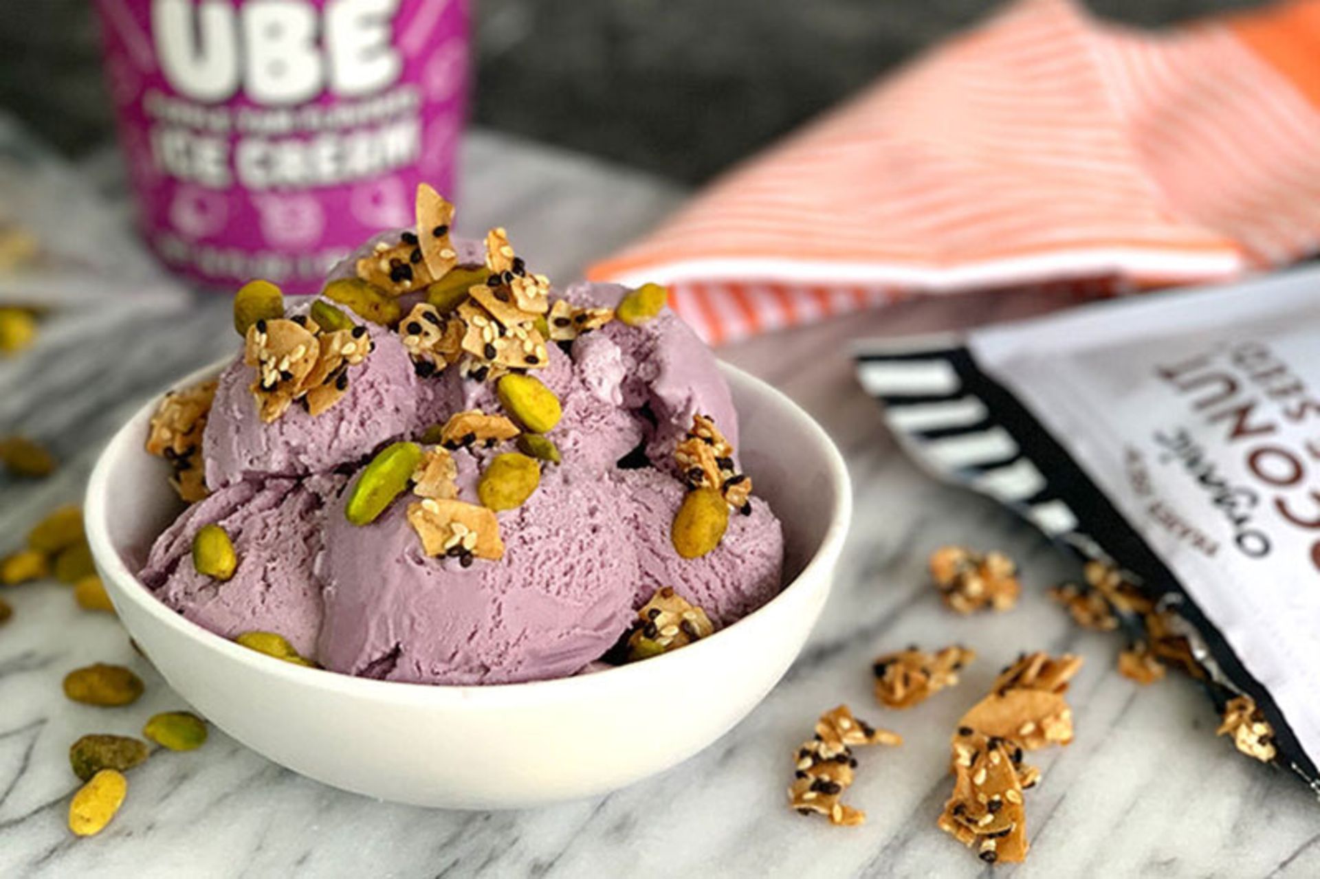 بستنی لبو با مغز آجیل؛ منبع عکس: Trader Joe's؛ عکاس: نامشخص