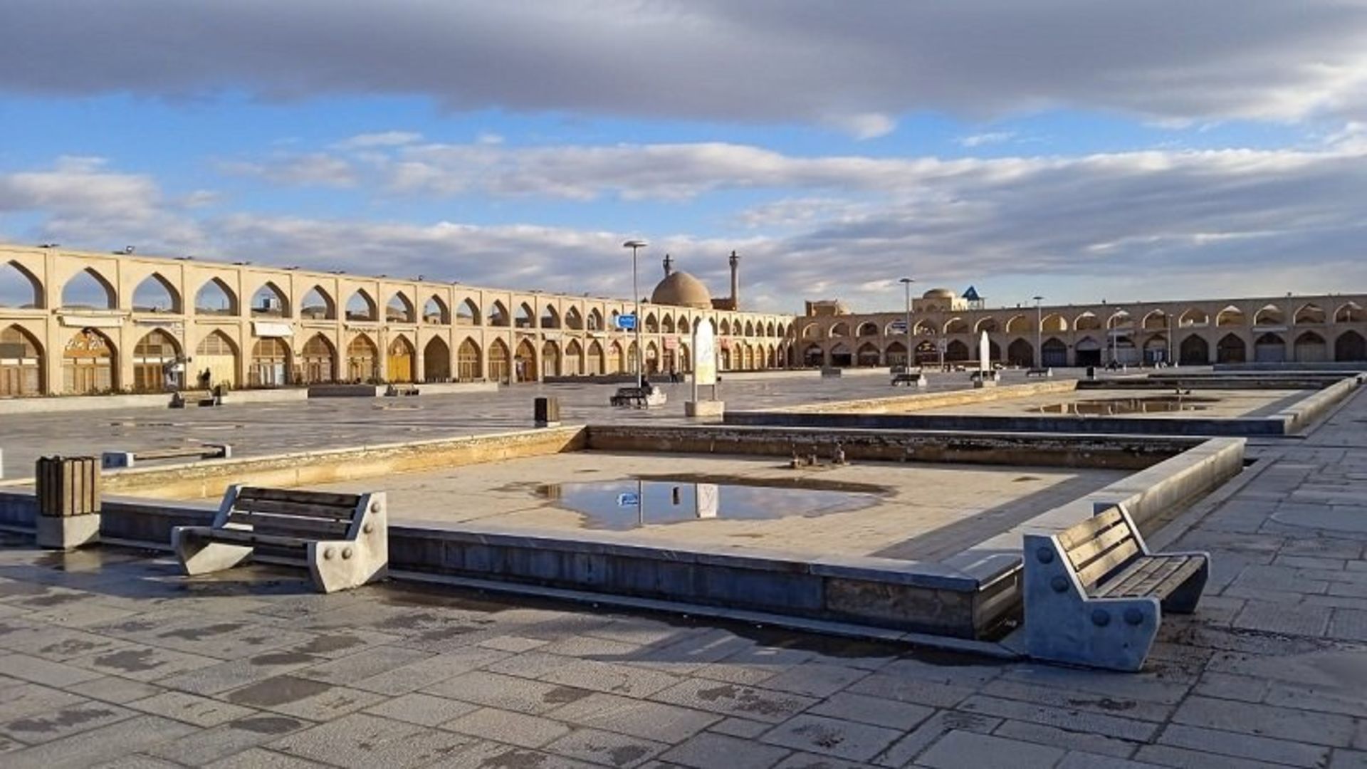 میدان امام علی اصفهان در هوای ابری؛ منبع عکس: گوگل مپ؛ عکاس: Hamid