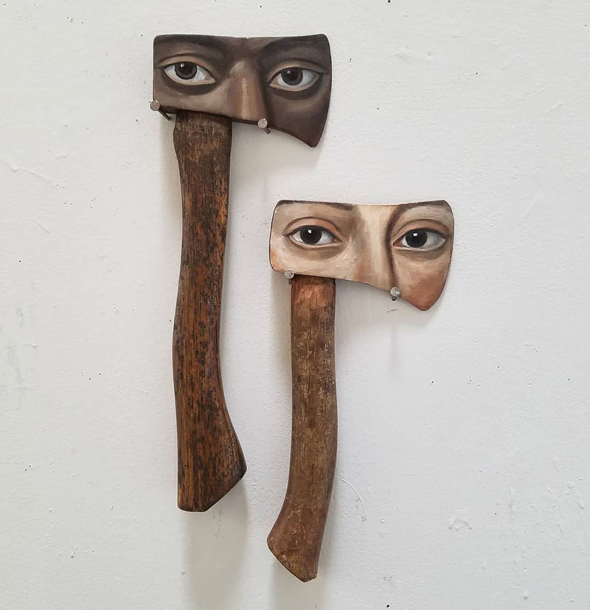 نقش چشم روی تبر