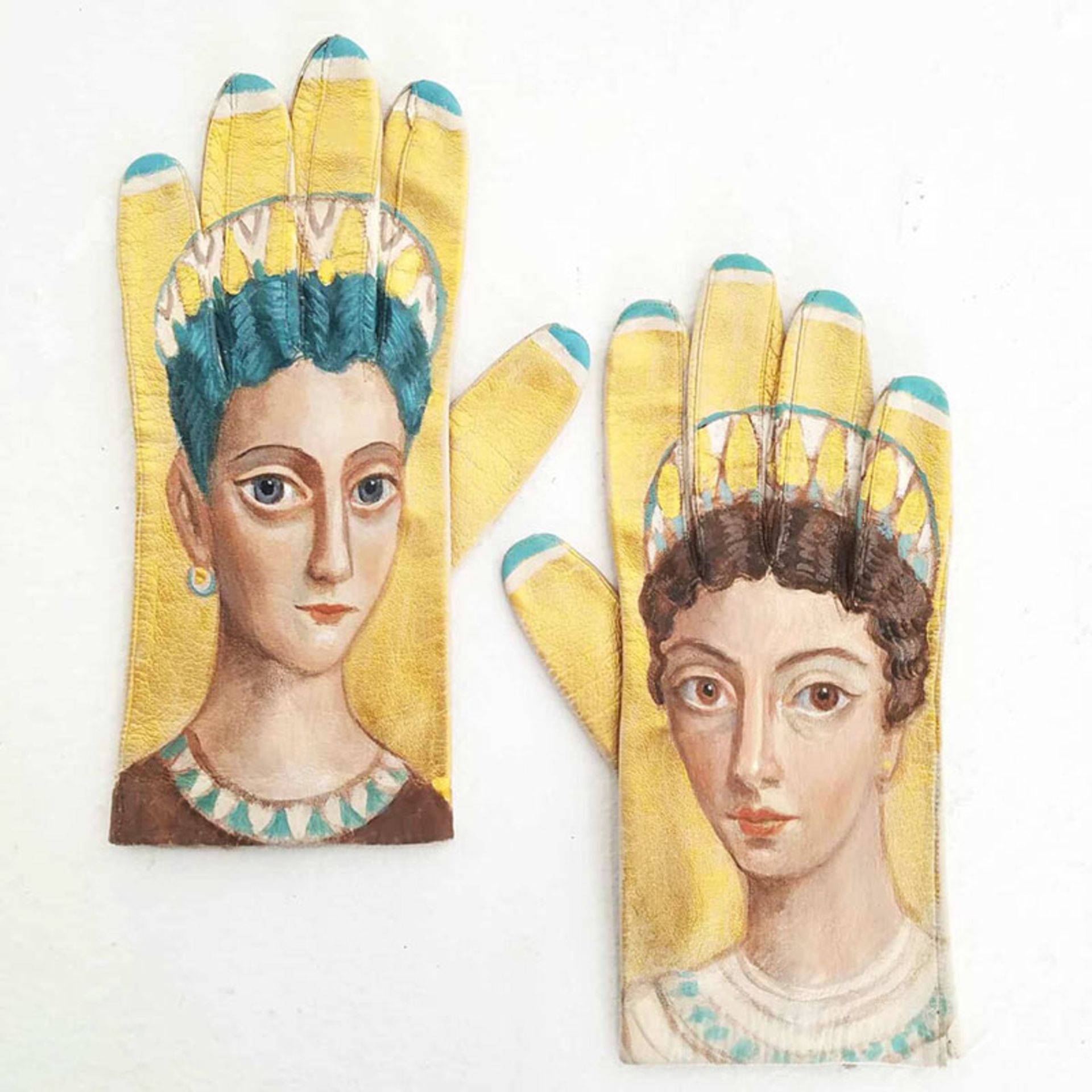 نقاشی پرتره روی دستکش