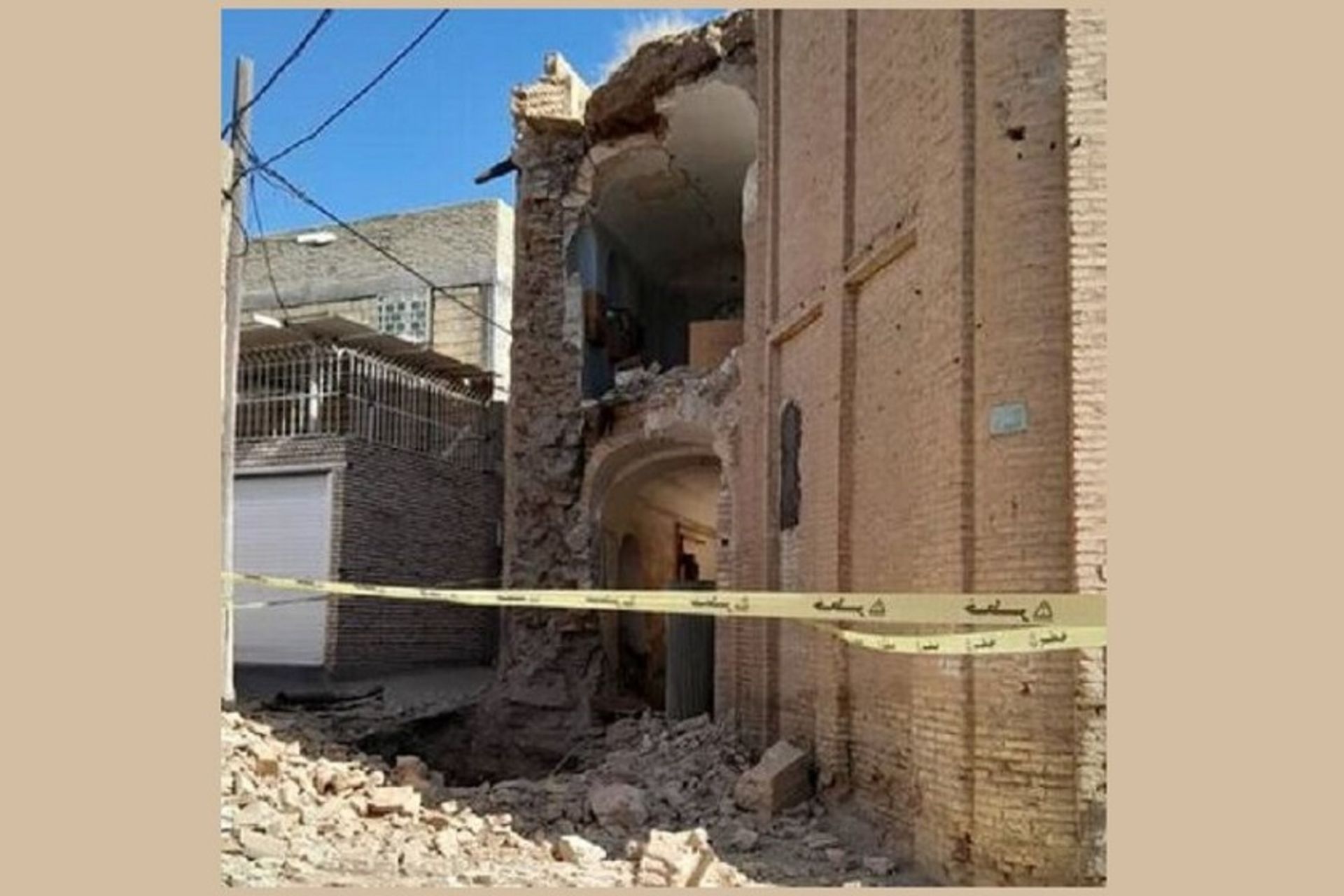 فرو ریختن خانه تاریخی در شوشتر