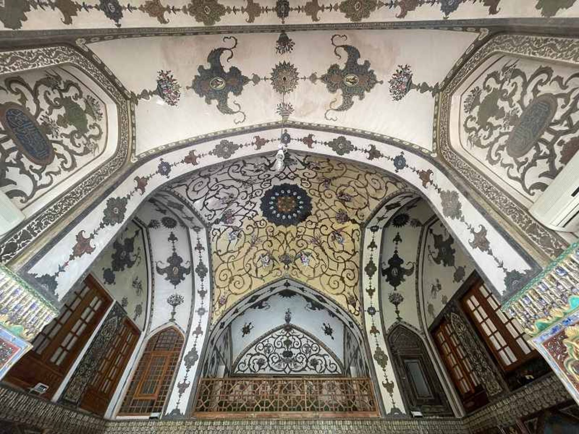 تزئینات طاق خانه هارونیه؛ منبع عکس: گوگل مپ؛ عکاس: Mohammad Kalantari