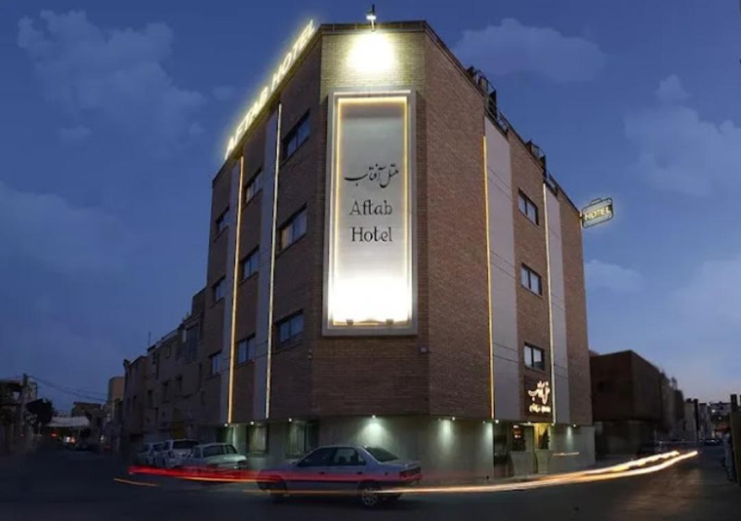 هتل آفتاب اصفهان در شب