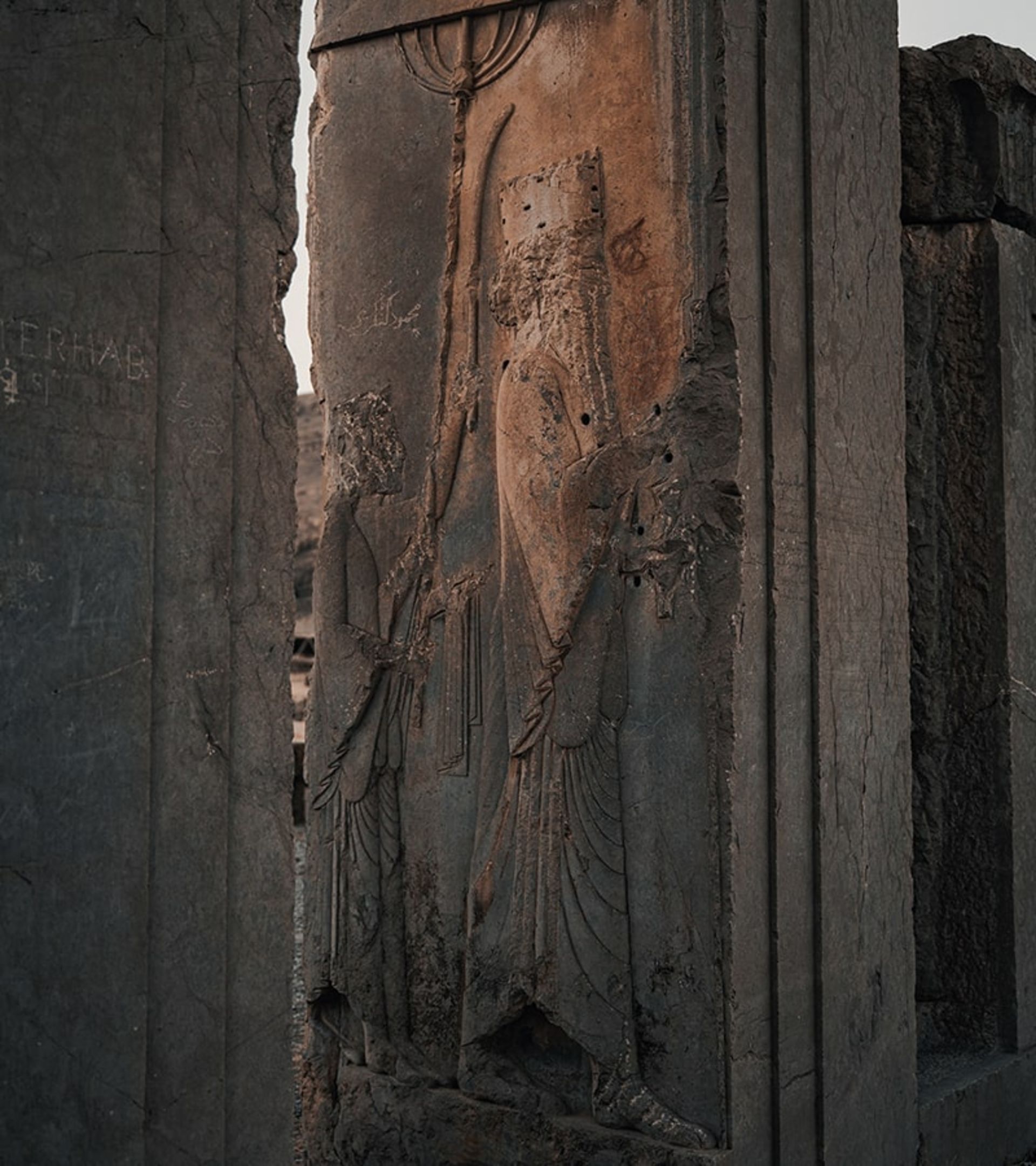 حجاری انسان در تخت جمشید، منبع عکس: اینستاگرام daaaniiaaal@، عکاس: دانیال پایمرد