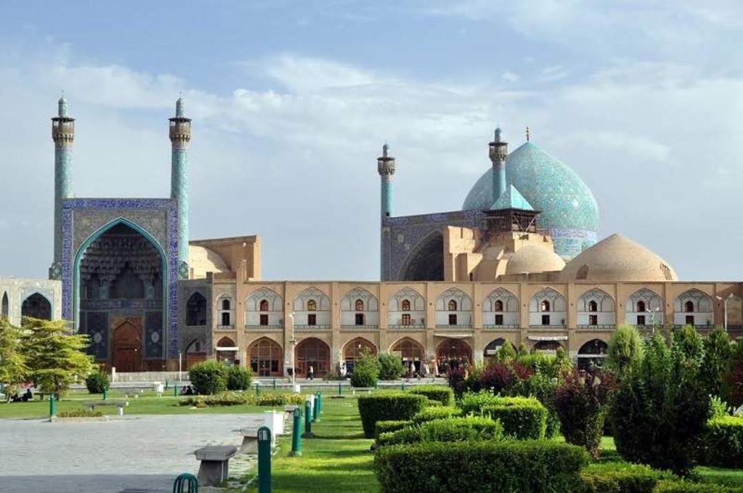 مسجد شاه؛ منبع عکس: گوگل‌مپ؛ عکاس: نامشخص 