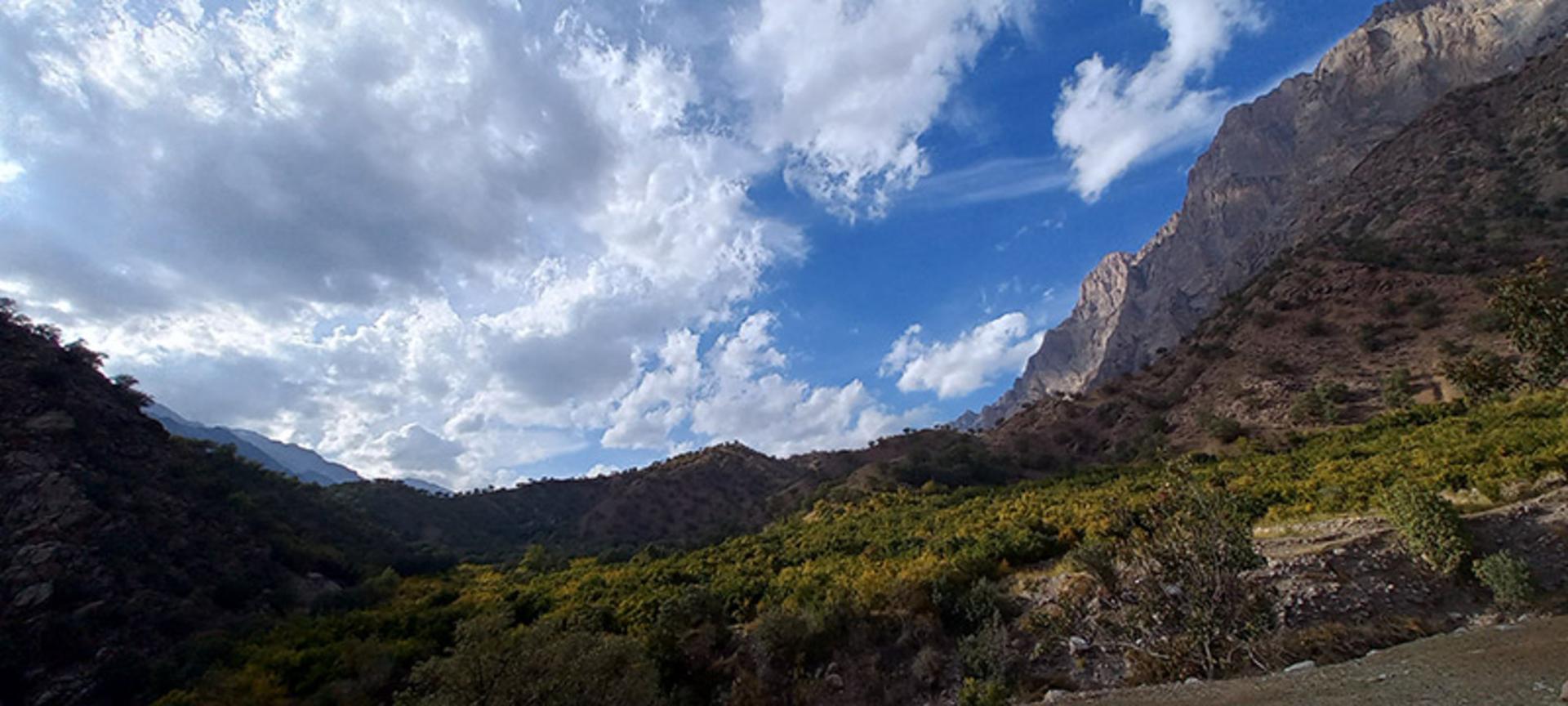 طبیعت زیبای دره عشق چهارمحال و بختیاری در فصل بهار؛ منبع عکس: گوگل مپ؛ عکاس: حسن صفری