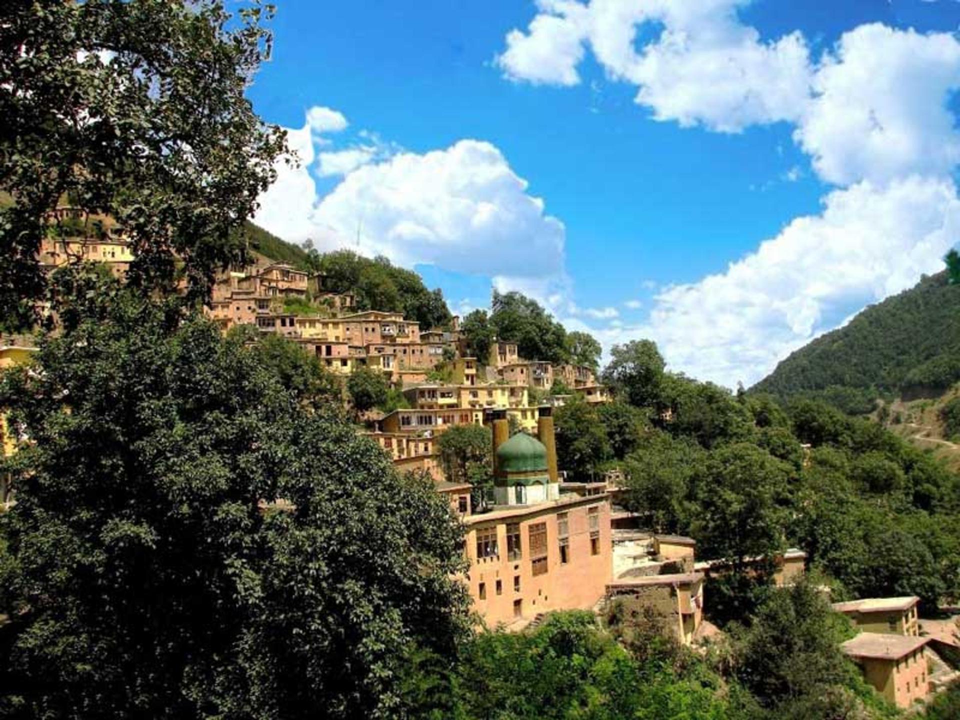 روستای پلکانی ماسوله زیر آسمان آبی، منبع عکس: ویکی مدیا، عکاس: حمید حاج حسینی
