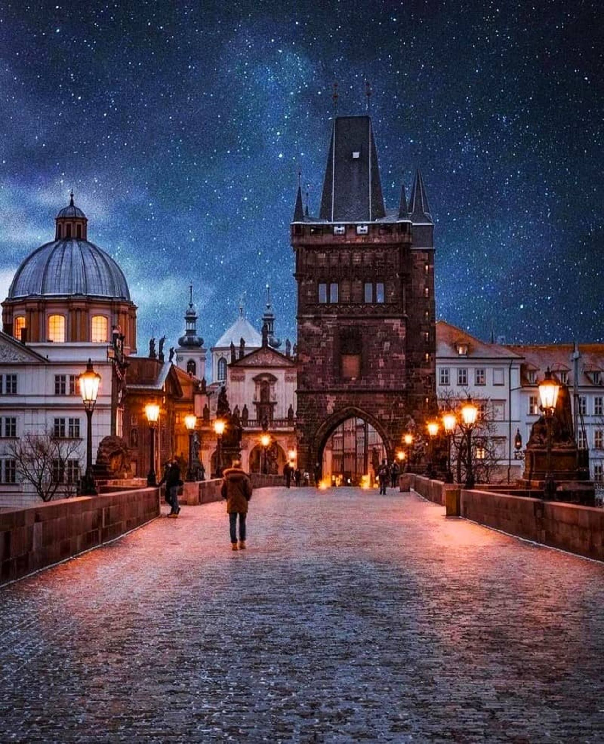 پل کارل، منبع: صفحه اینستاگرام praugetravelers