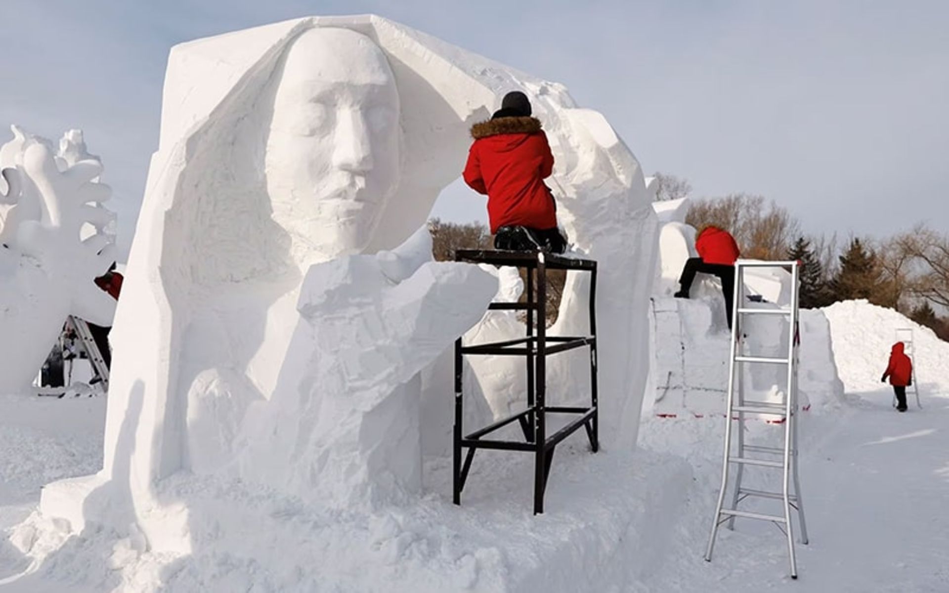 ساخت مجسمه های یخی در چین