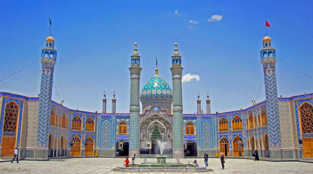 صحن امامزاده هلال علی آران و بیدگل