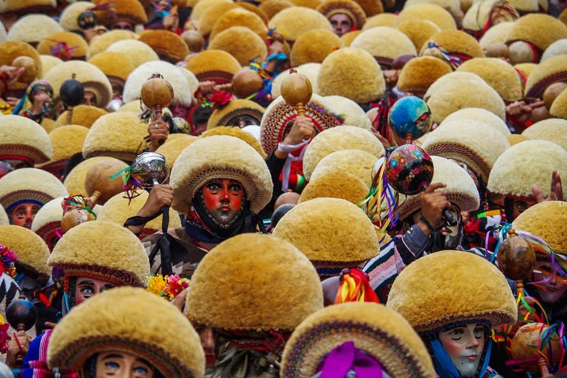 رقصندگان مکزیکی در جشن سنتی پاراچیکو (Parachicos celebrations)