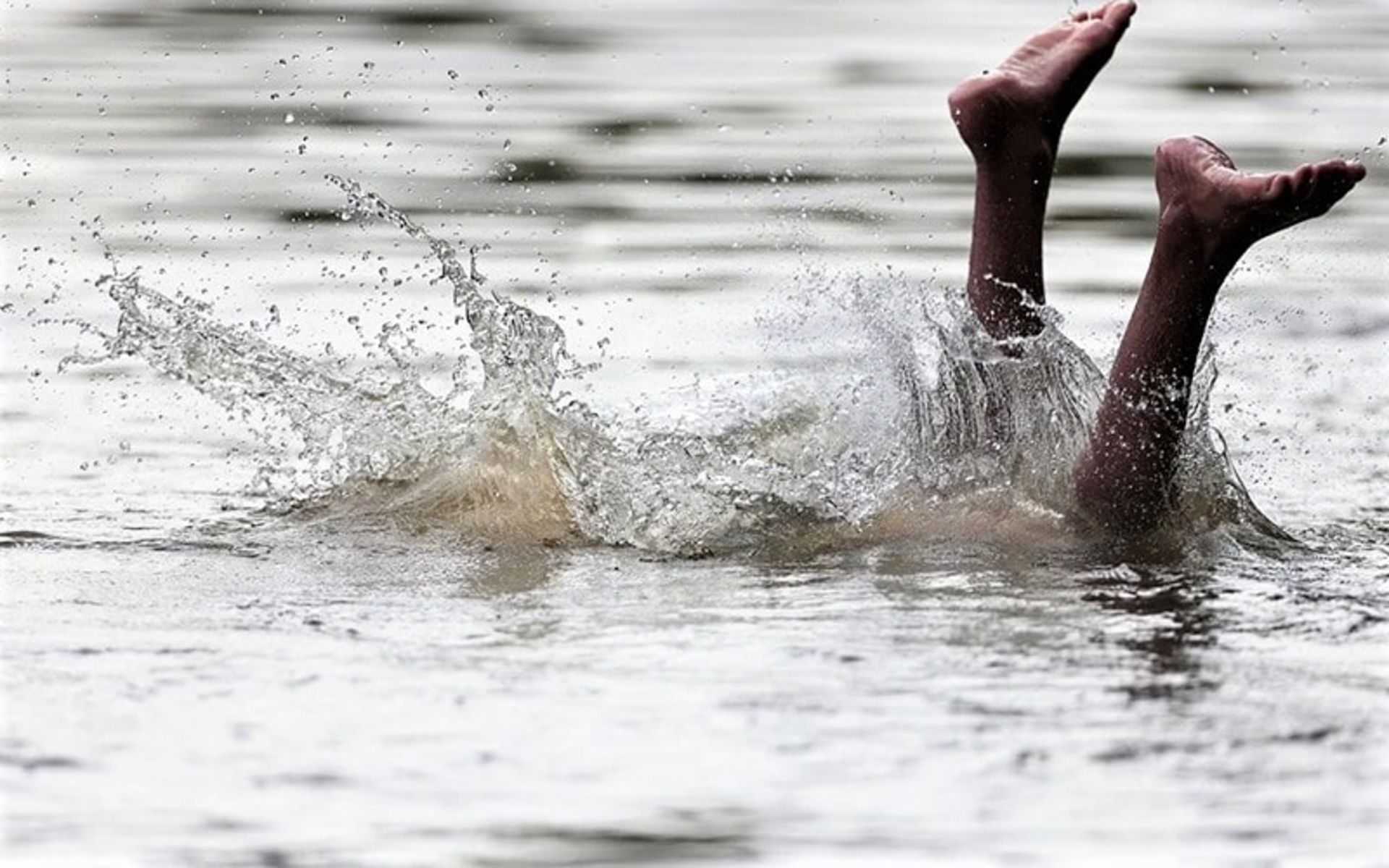 شنای یک برزیلی در آب