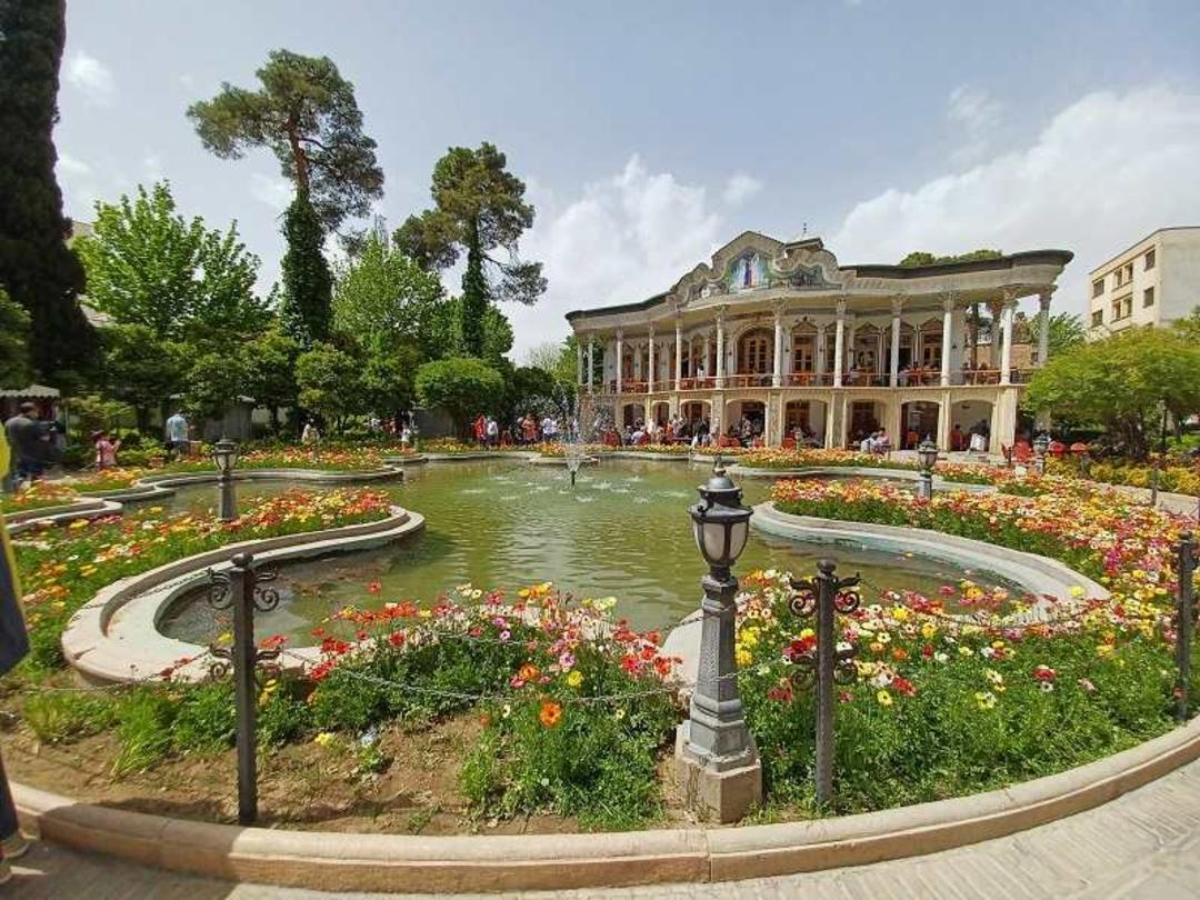 طبیعت باغ عمارت شاپوری شیراز