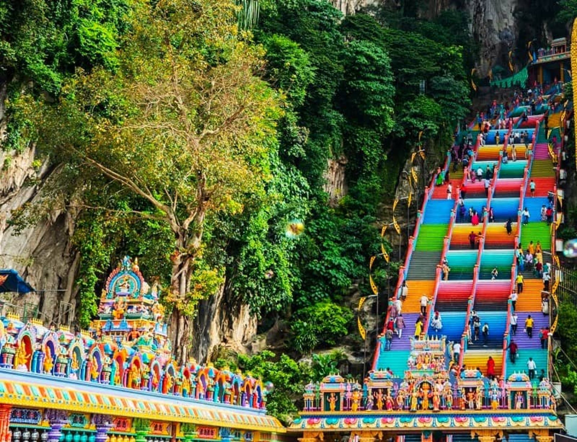 غار باتو، منبع: Skift‌.com