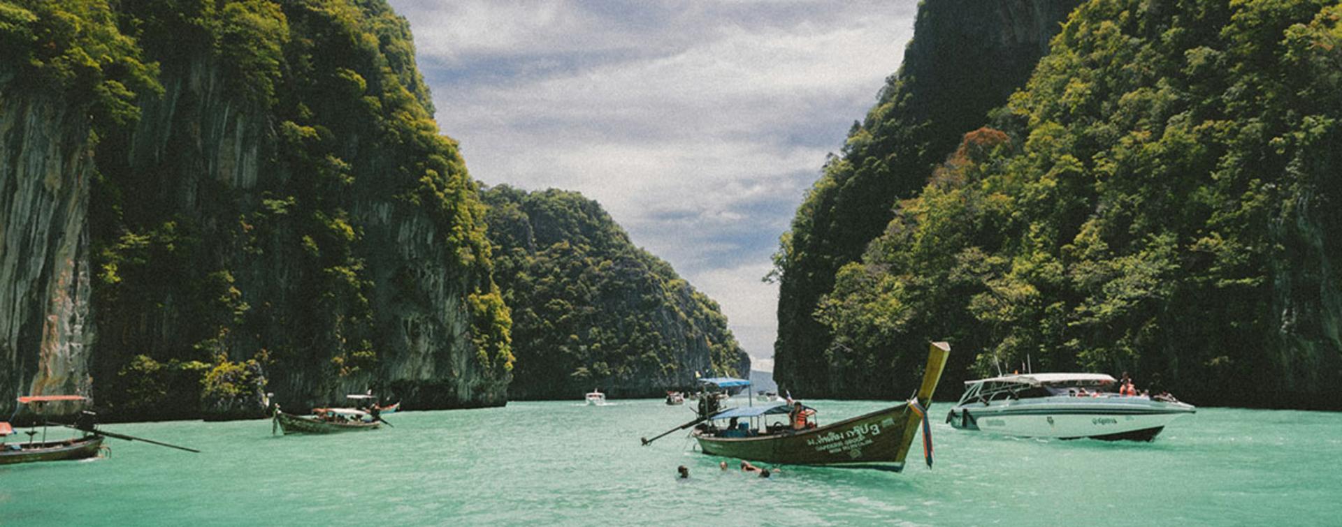 جزیره جیمز باند؛ منبع عکس: Unsplash؛ عکاس: Jakob Owens