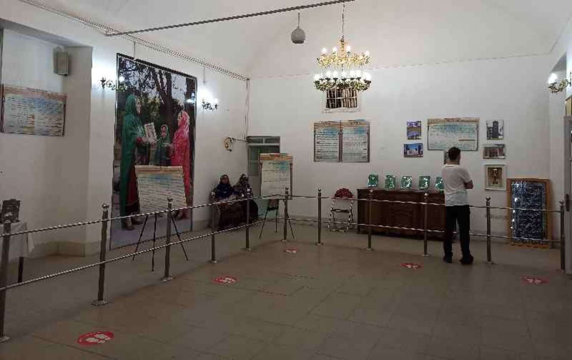 تصاویر مربوط به پوشش پرواران زرتشت در آتشکده زرتشتیان یزد، منبع عکس: گوگل مپ؛ عکاس: علی مجاهد
