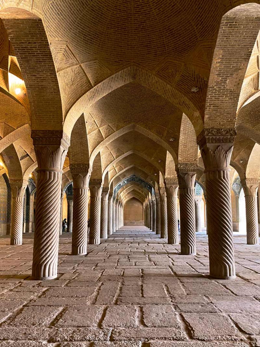 ستون های مسجد وکیل شیراز