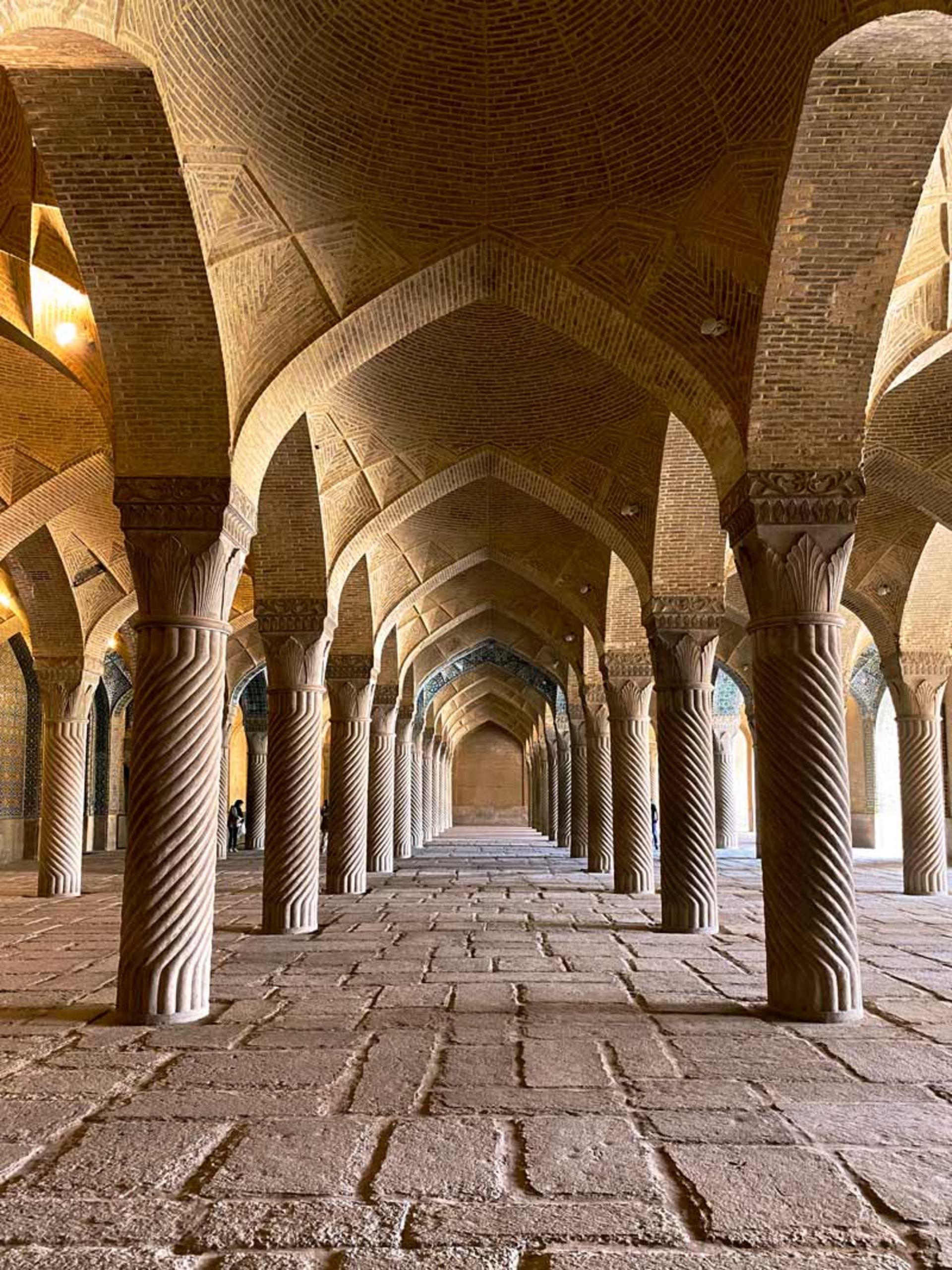 ستون های مسجد وکیل شیراز
