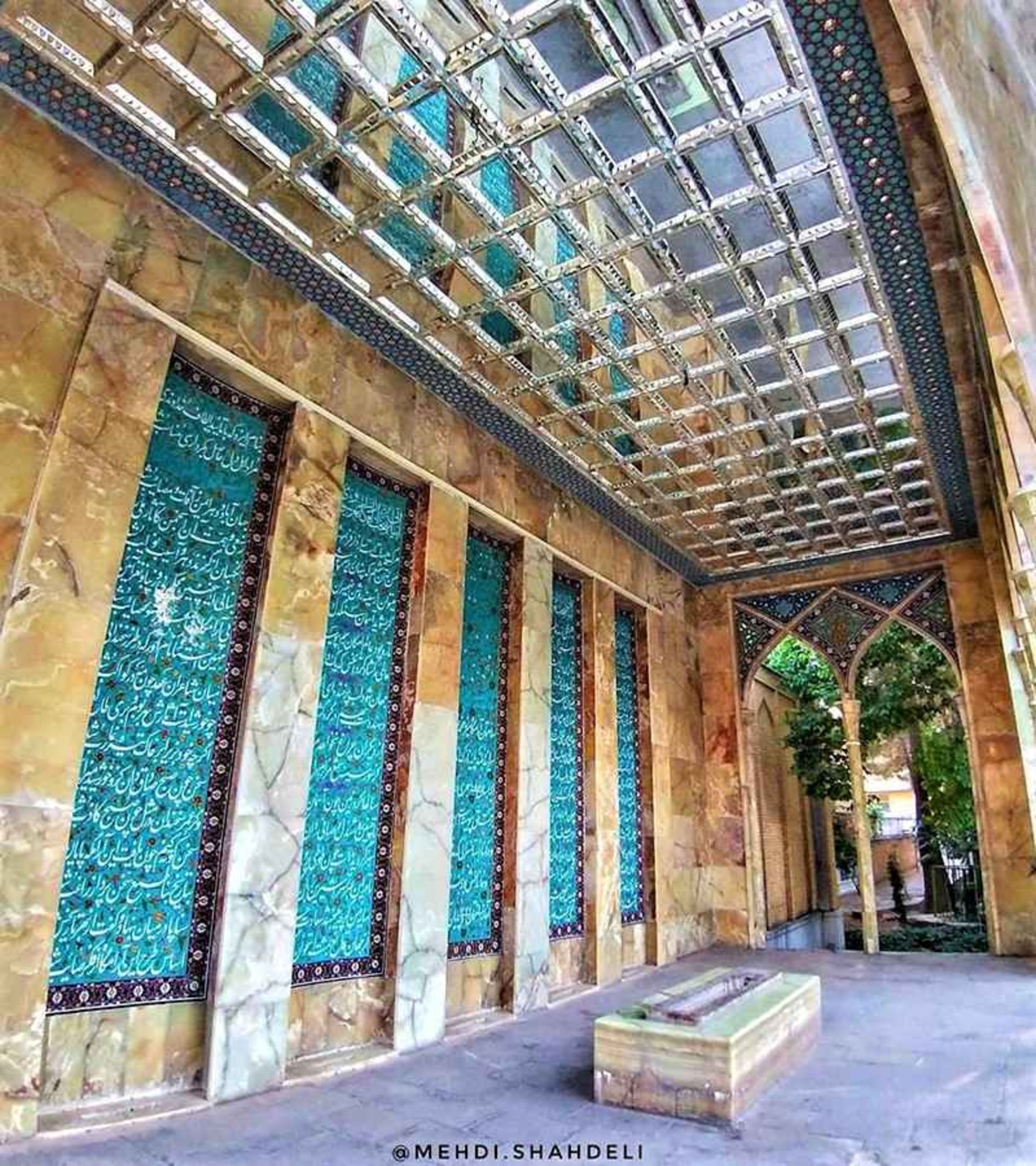 محل دفن صائب تبریزی، منبع عکس: اینستاگرام mehdi.shahdeli@، عکاس: مهدی شاه‌دلی