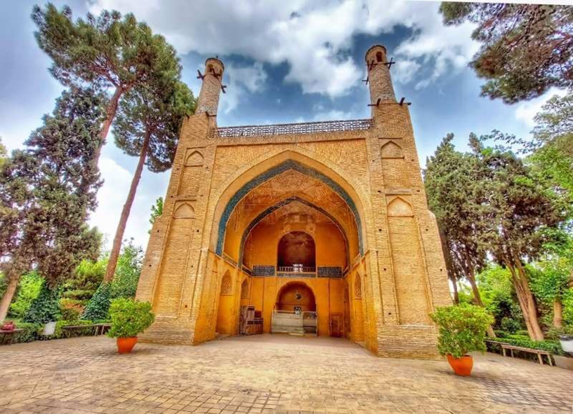 منارجنبان؛ منبع عکس: گوگل‌مپ؛ عکاس: Amir Hoseini