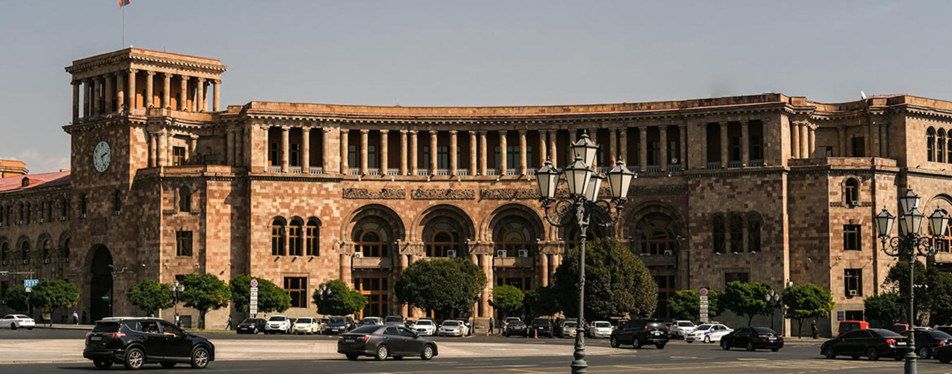میدان جمهوری ایروان؛ منبع عکس: Unsplash؛ عکاس: Gor Davtyan