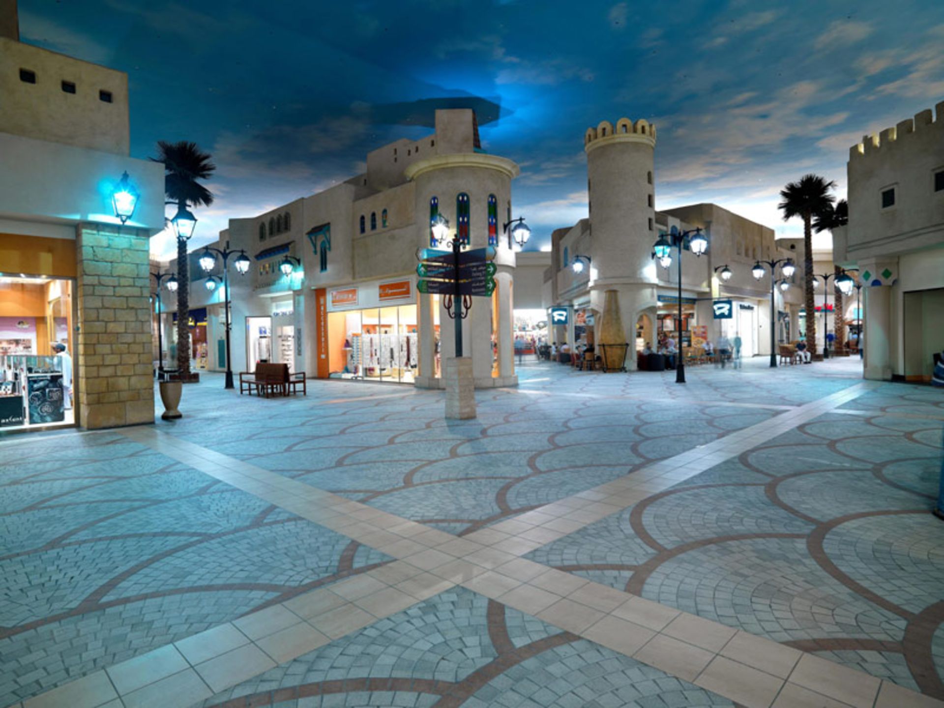مرکز خرید ابن بطوطه؛ منبع عکس: Atlas Concorde، عکاس: نامشخص