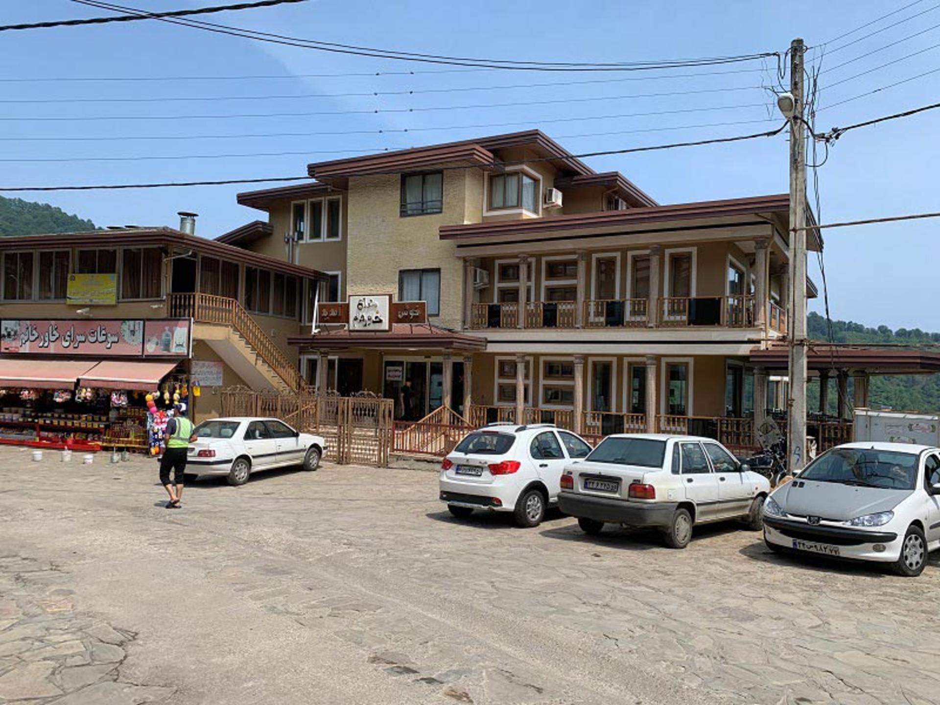 رستوران خاور خانم در روستای سرولات گیلان؛ منبع عکس: google maps؛ عکاس: saeideh Tavakoli