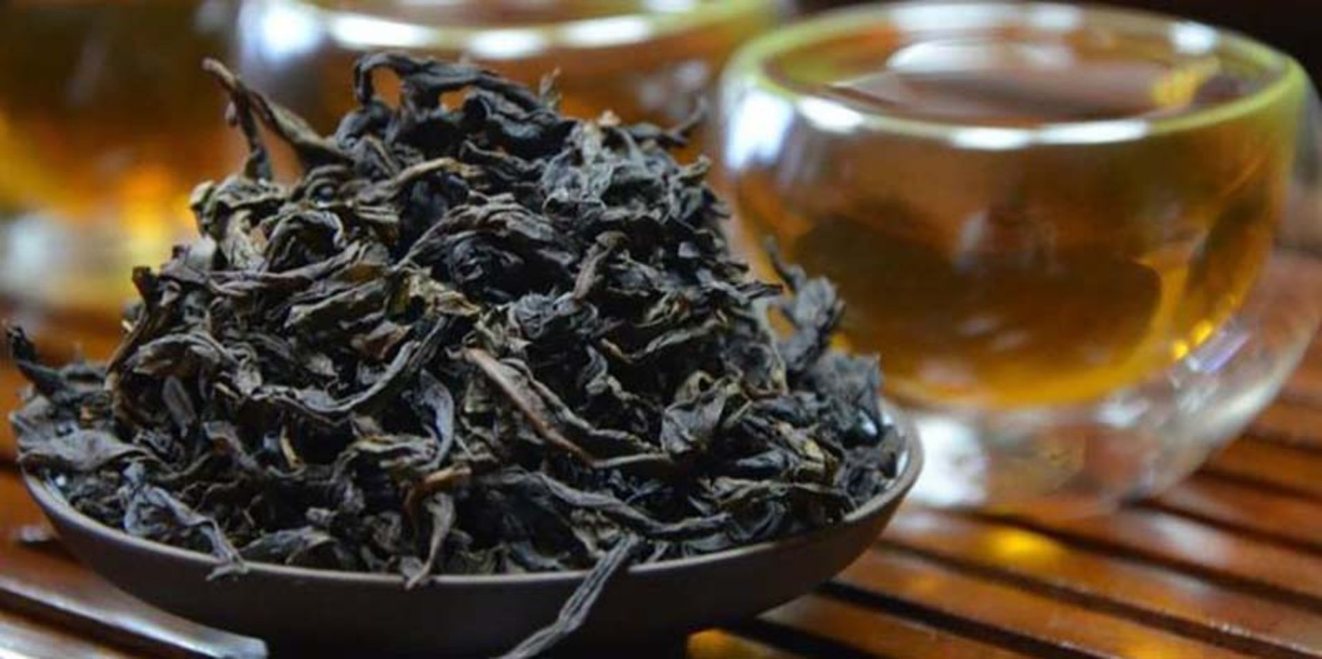 ظرفی حاوی چای دا هونگ پائو