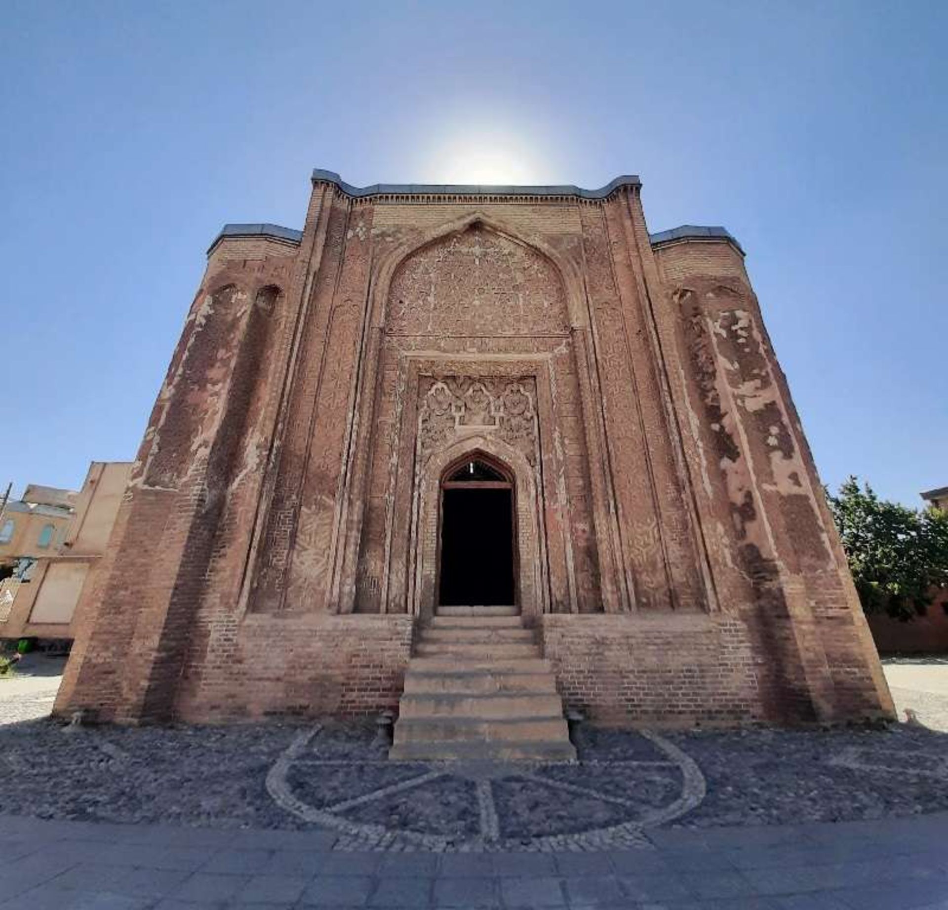 گنبد علویان همدان؛ منبع عکس: گوگل مپ؛ عکاس: Mh Mz