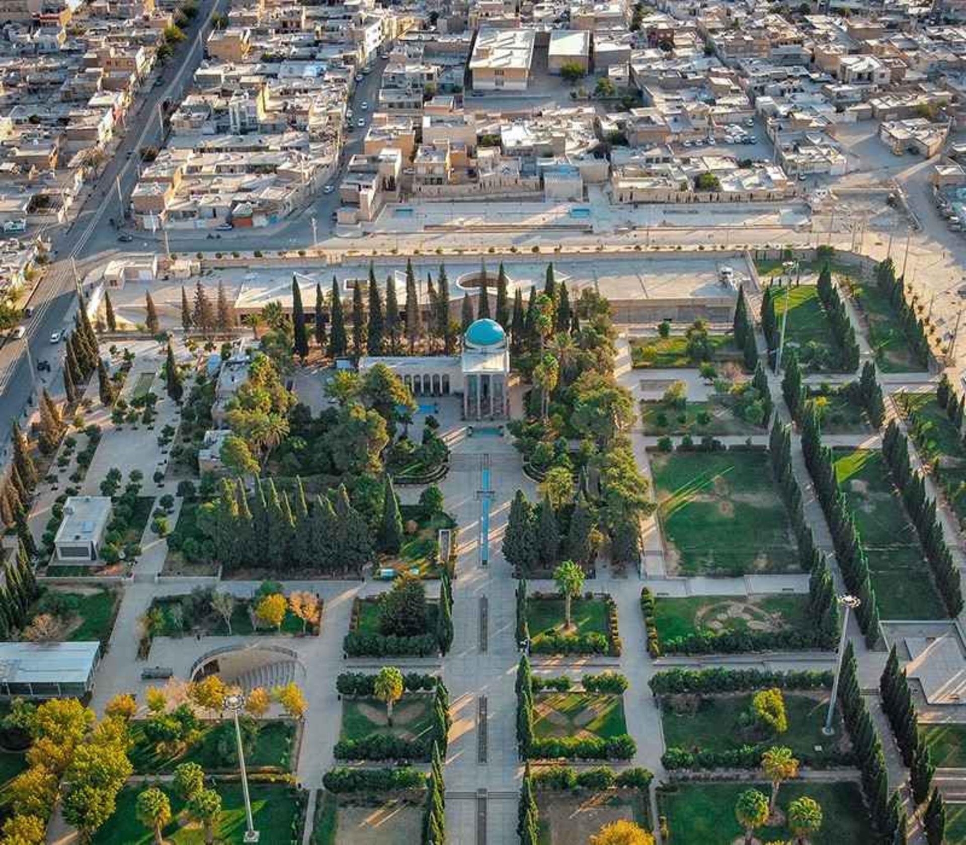 عکس هوایی از آرامگاه سعدی، منبع عکس: اینستاگرام daaaniiaaal@، عکاس: دانیال پایمرد
