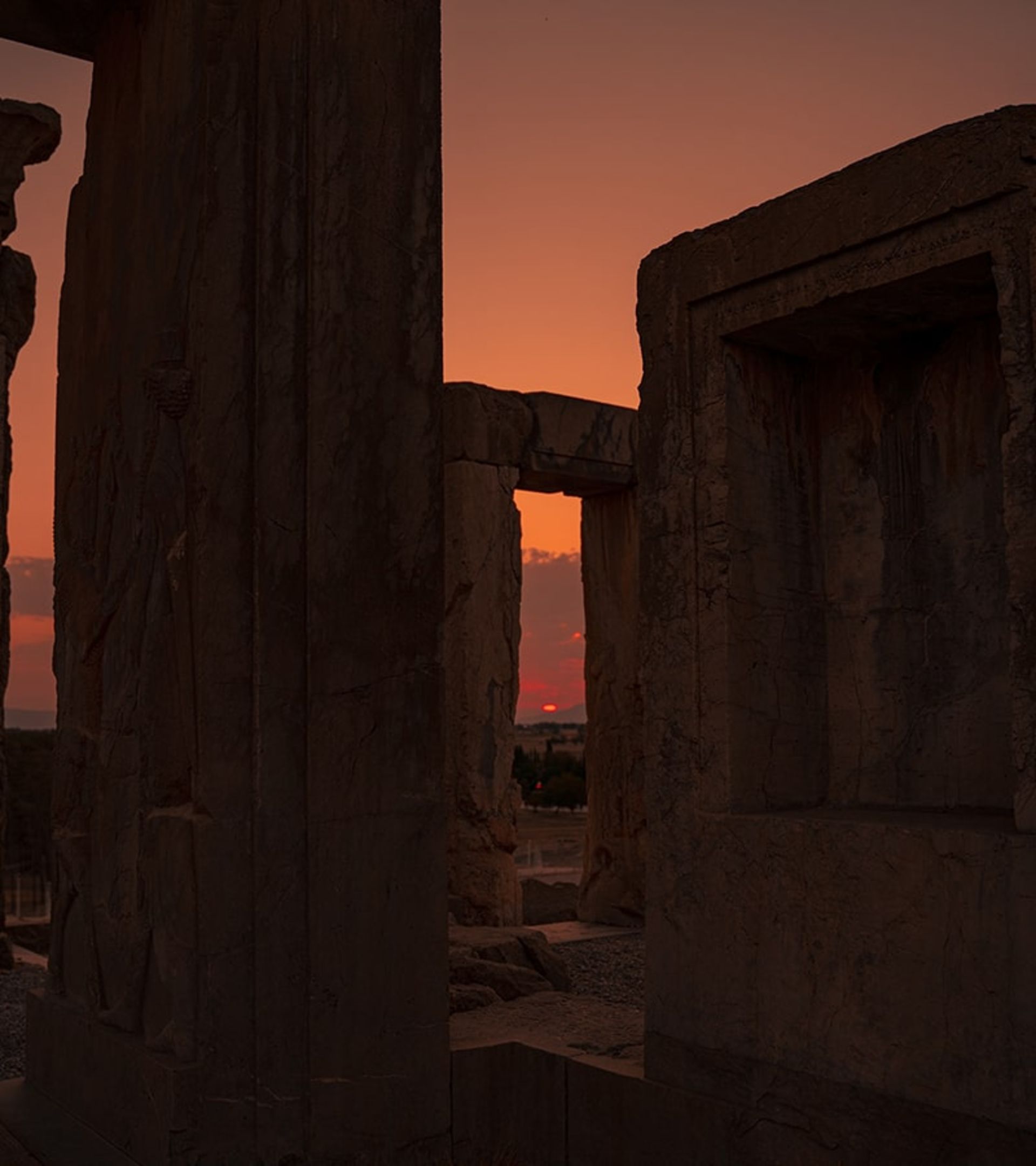 تخت جمشید در زمان غروب خورشید، منبع عکس: اینستاگرام daaaniiaaal@، عکاس: دانیال پایمرد