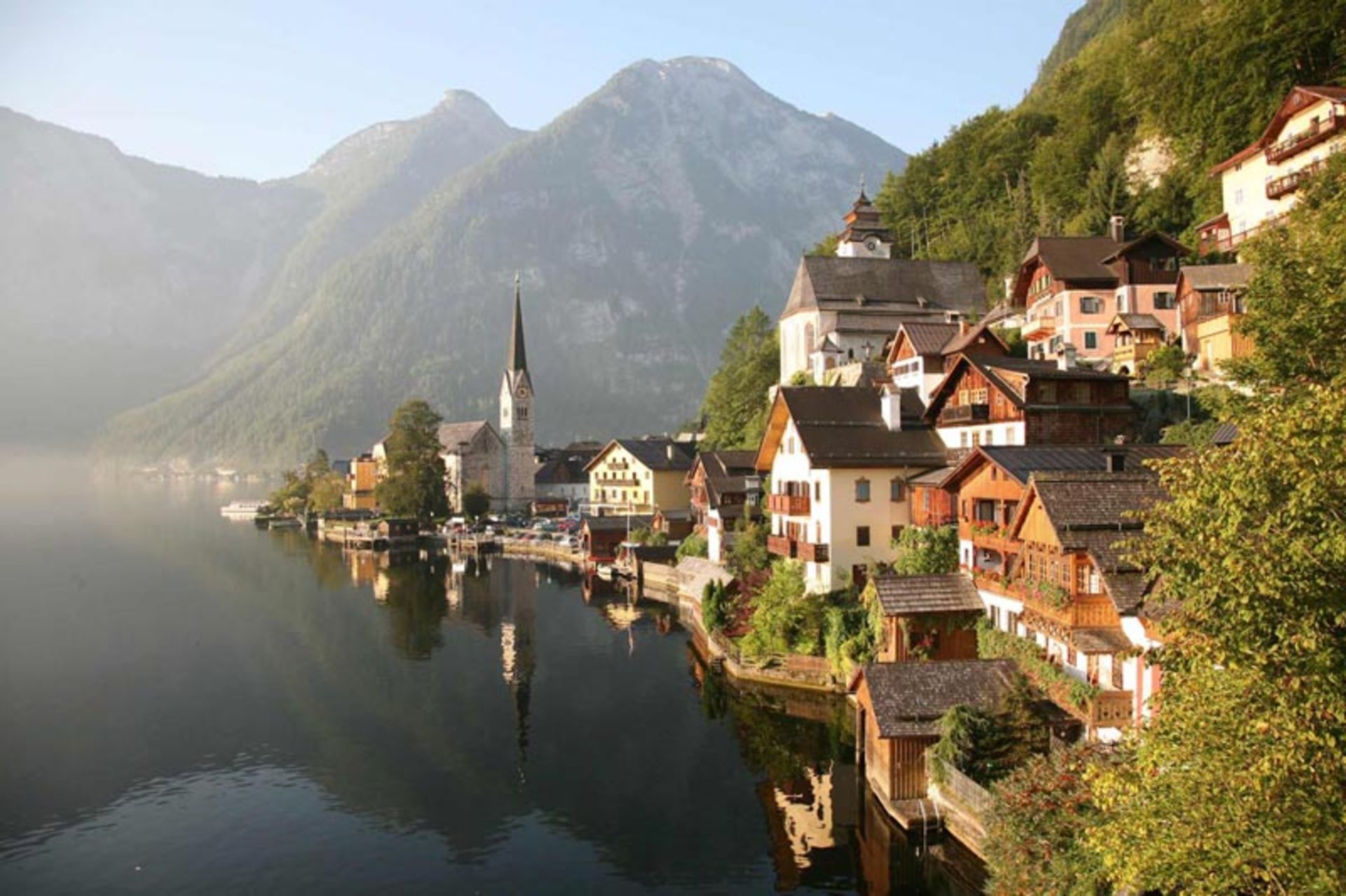 هالشتات اتریش؛ منبع عکس: وب‌سایت seehof-mondsee.com؛ عکاس: نامشخص