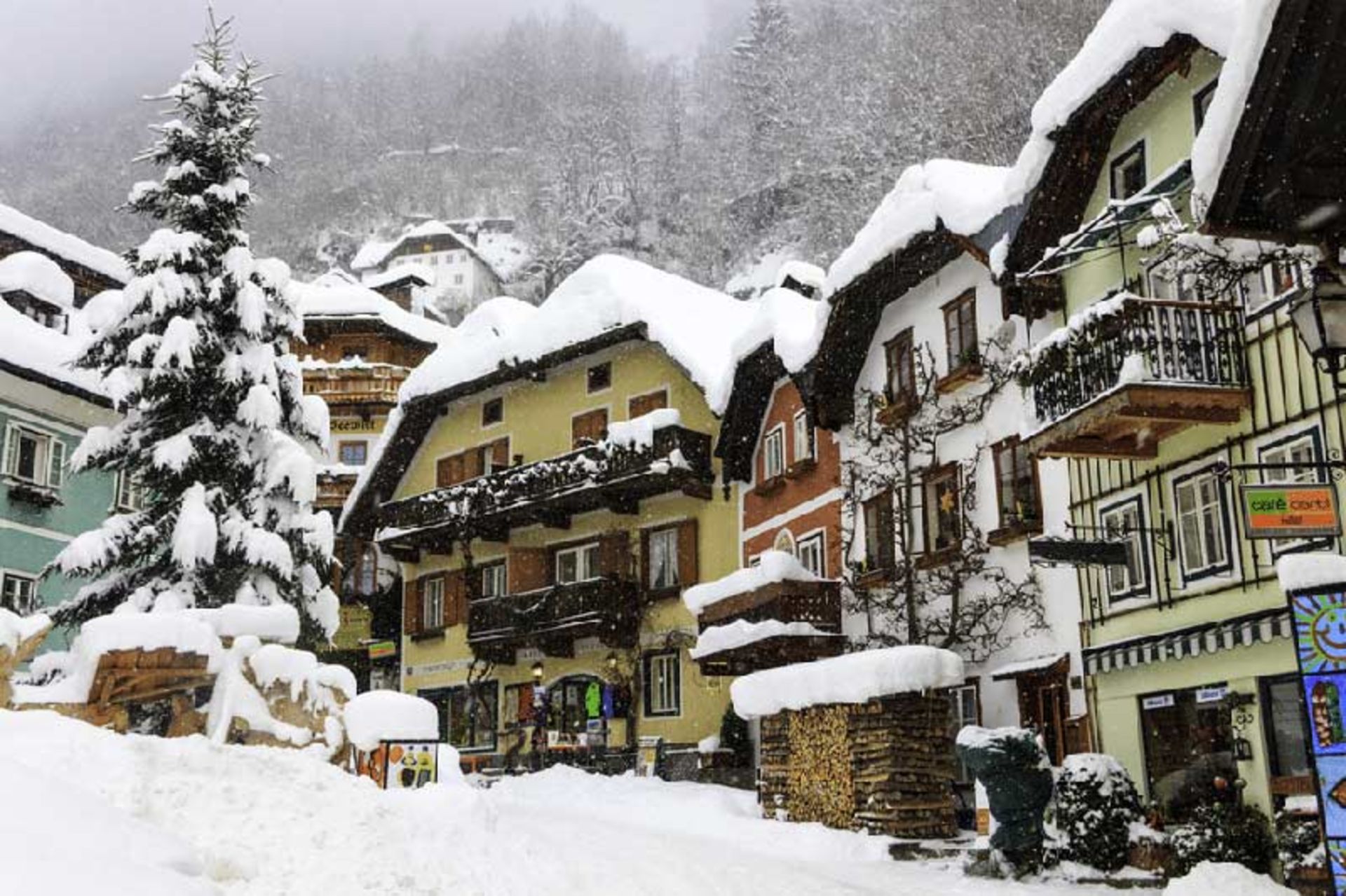 خانه‌های برفی در هال اشتات