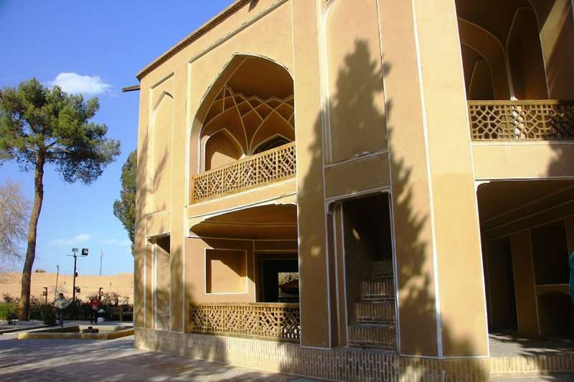 نمای عمارت باغ دولت آباد یزد؛ منبع عکس: گوگل مپ؛ عکاس: JNY