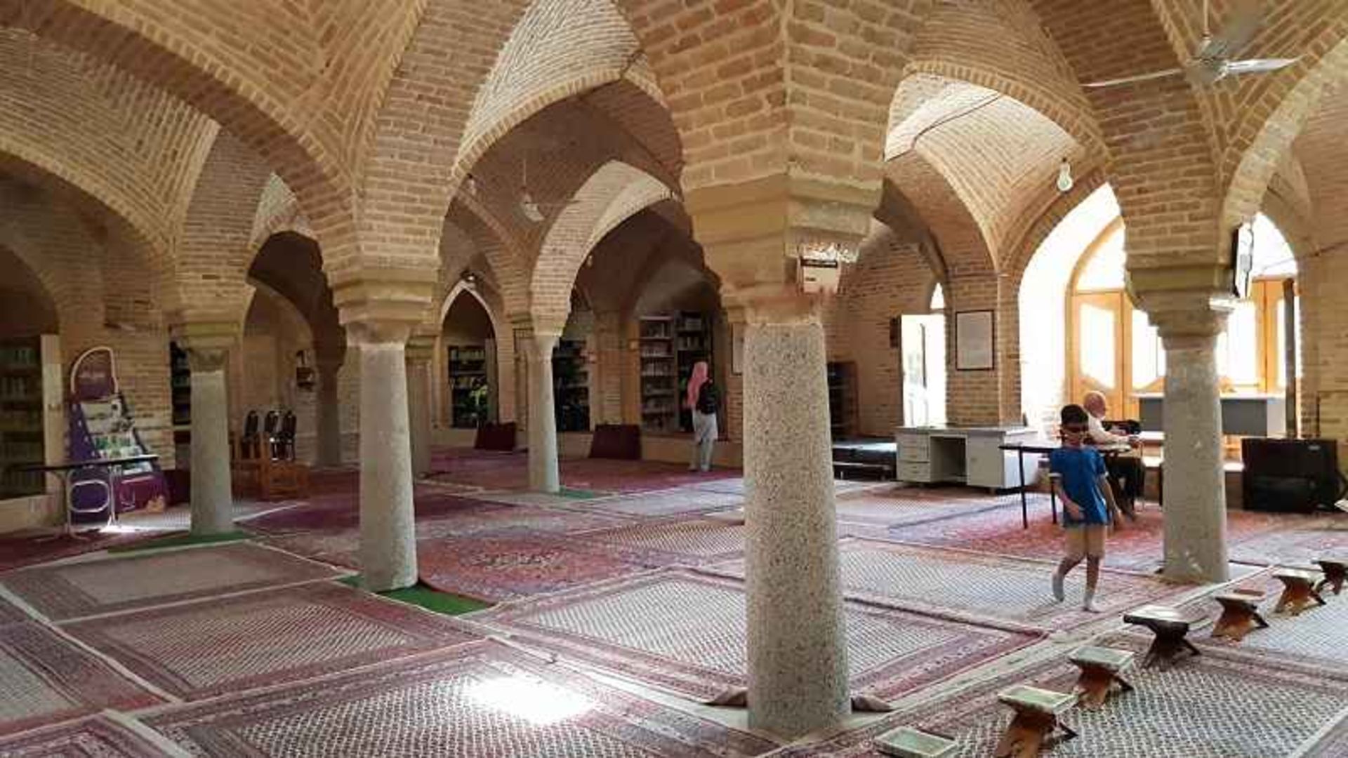 صحن مسجد جامع همدان؛ منبع عکس: گوگل مپ؛ عکاس: محمدرضا قدکچی