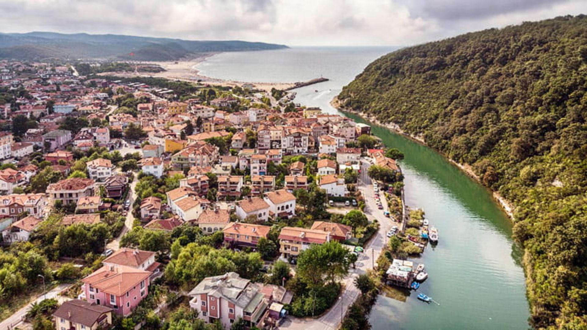 روستای آگوا؛ منبع عکس: HotelsCombined، عکاس: نامشخص