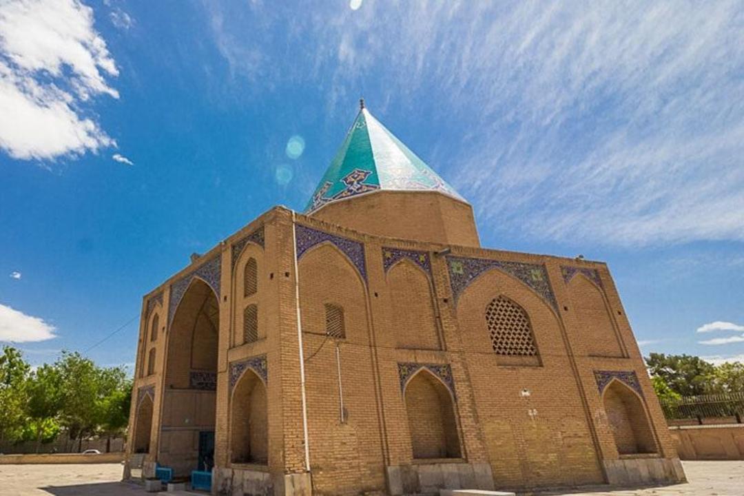 قبرستان تخت فولاد؛ منبع عکس: گوگل‌مپ؛ عکاس: اصغر شیروانی پور 