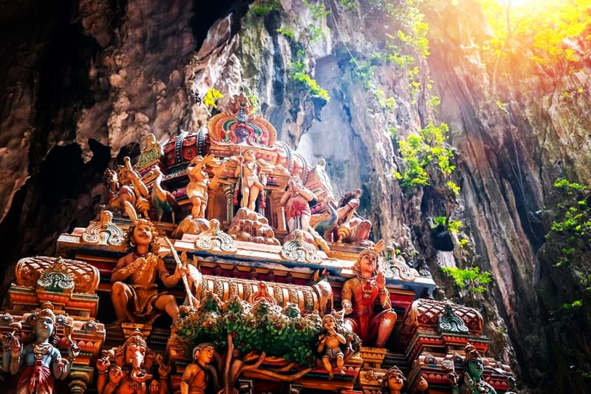 غار باتو، منبع: roadaffair.com