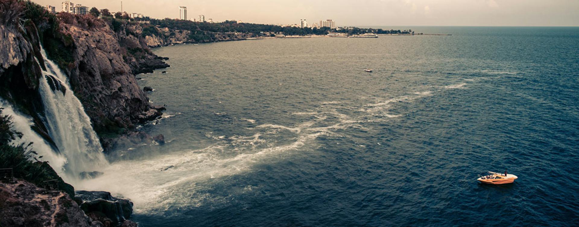 آبشارهای دودن؛ منبع عکس: Unsplash؛ عکاس: Adel Salehi