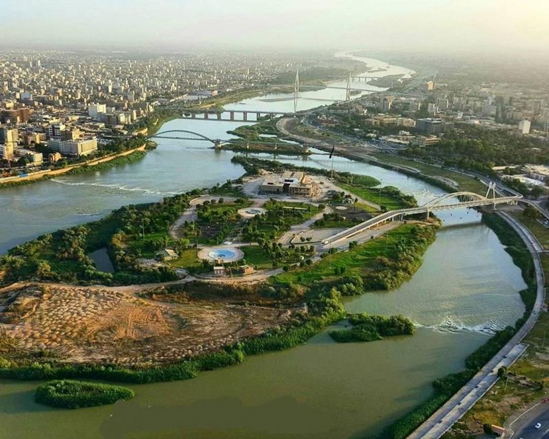 عکس هوایی از پارک جزیره و پل پارک جزیره اهواز؛ منبع عکس: گوگل مپ؛ عکاس: jadi