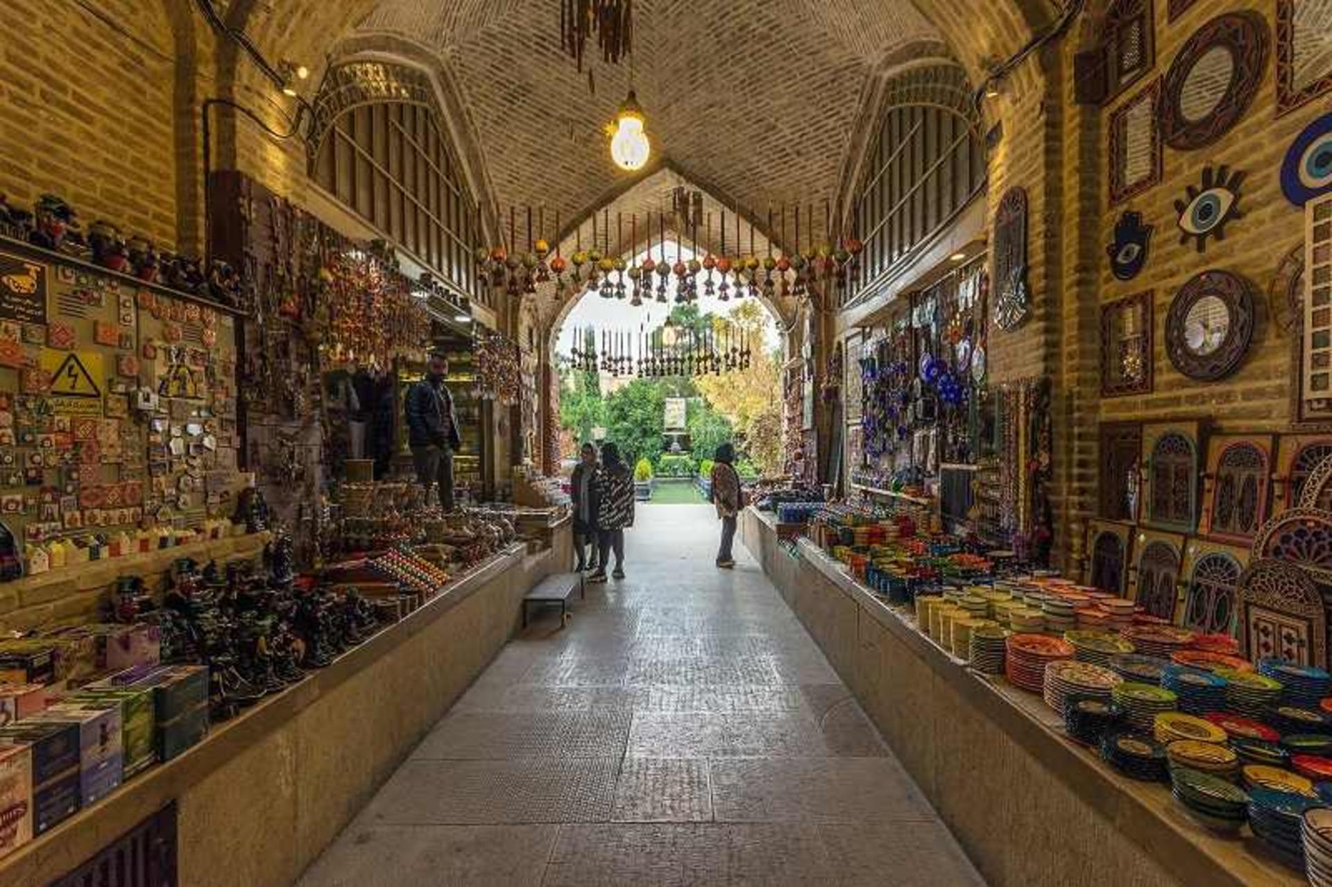مغازه های بازار وکیل شیراز