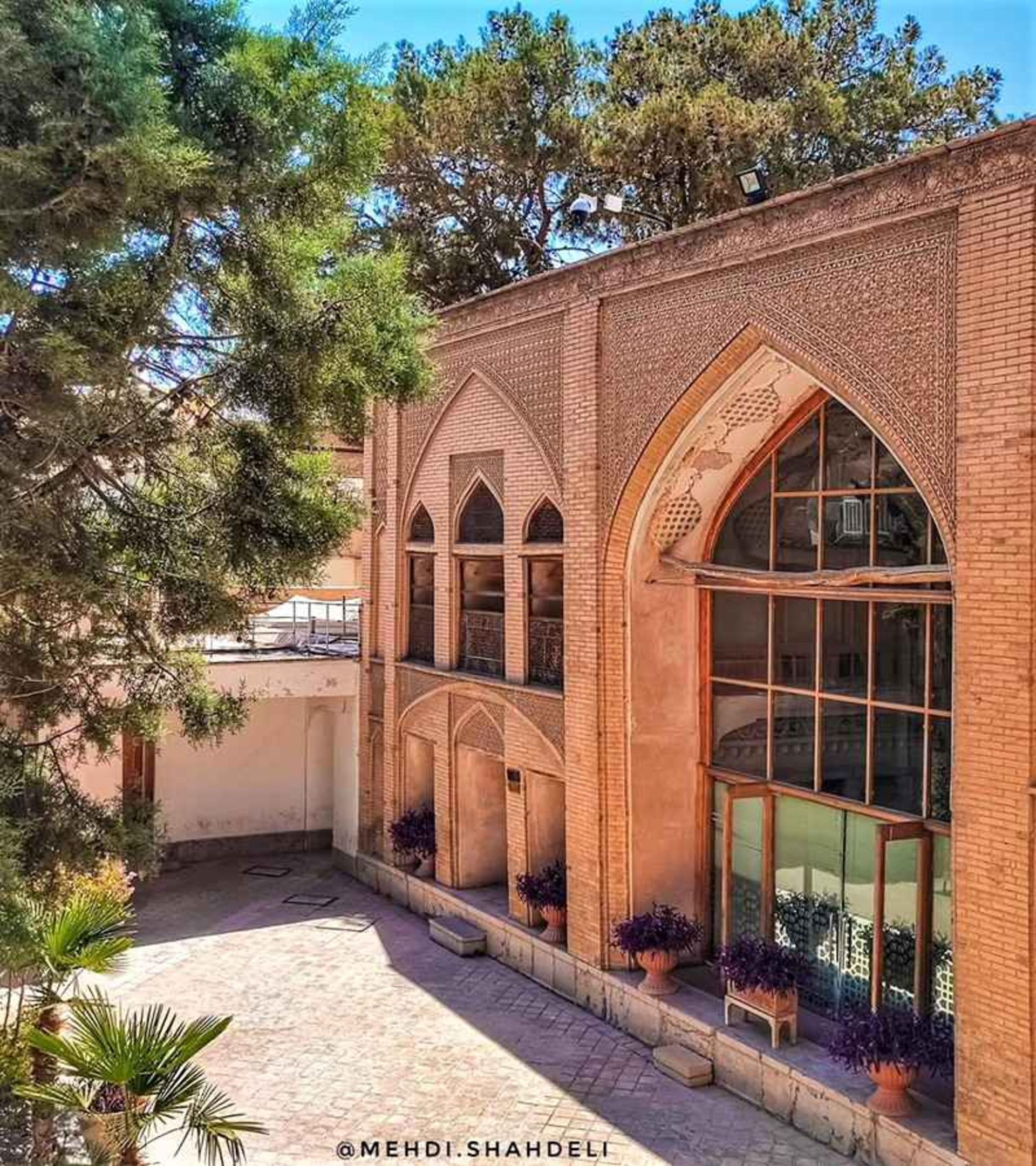 بخشی از حیاط خانه مارتا پیترز، منبع عکس: اینستاگرام mehdi.shahdeli@، عکاس: مهدی شاه‌دلی