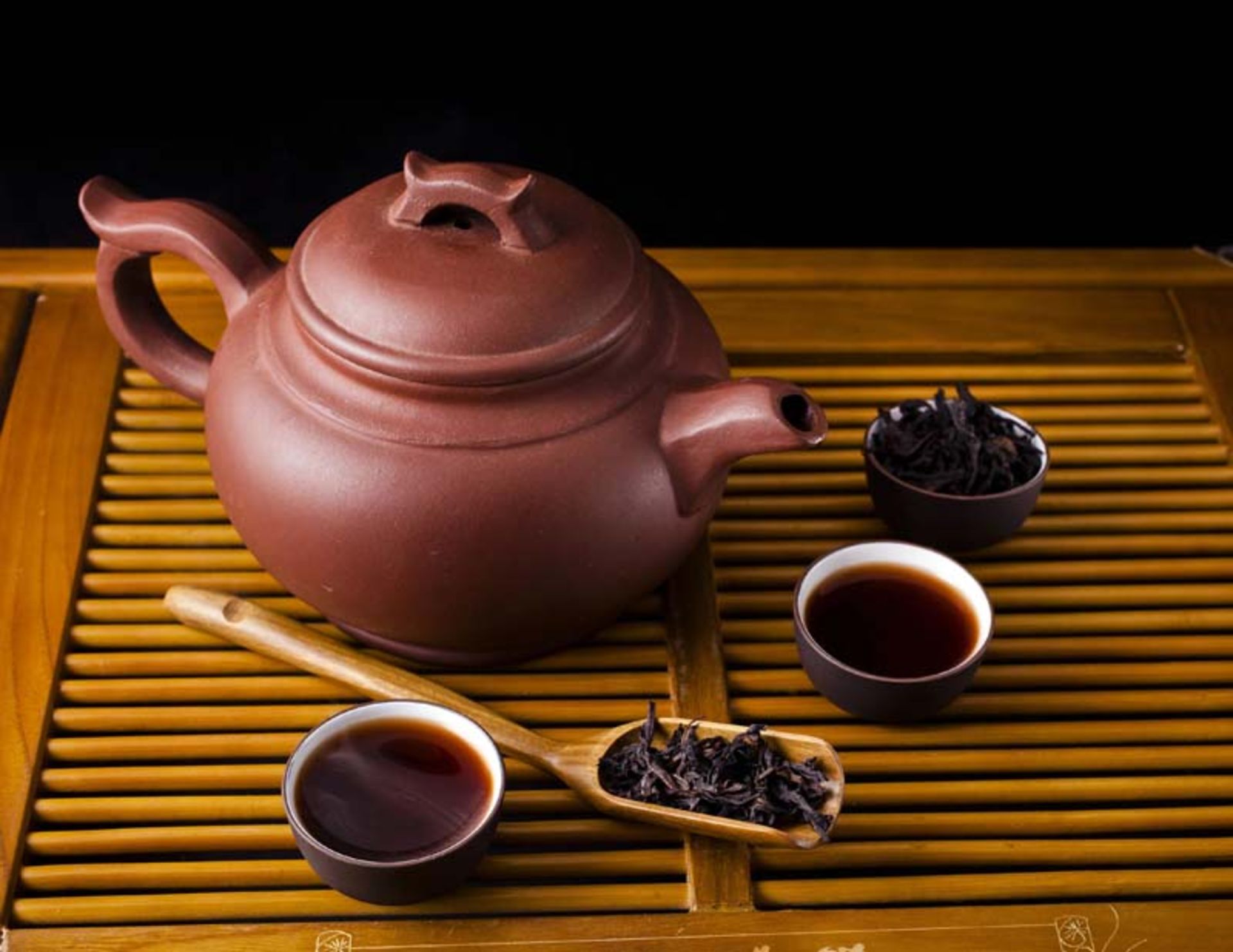 یک قوری سفالی از چای دا هونگ پائو