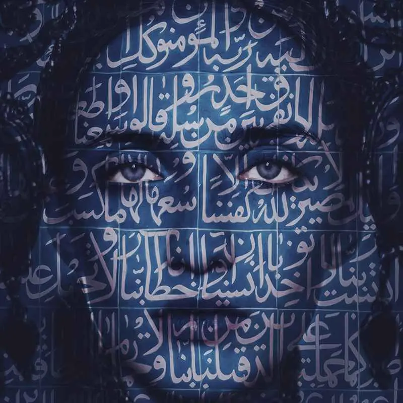 تلفیق کاشی کاری خط با صورت یک زن