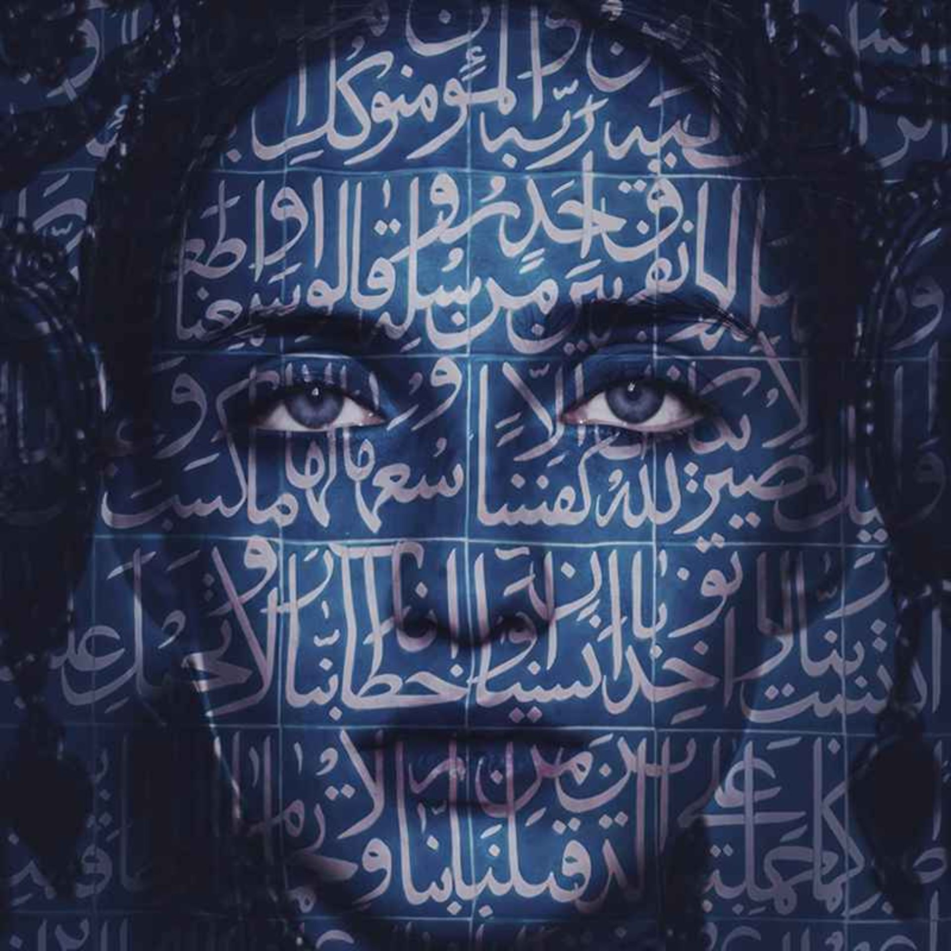 تلفیق کاشی کاری خط با صورت یک زن