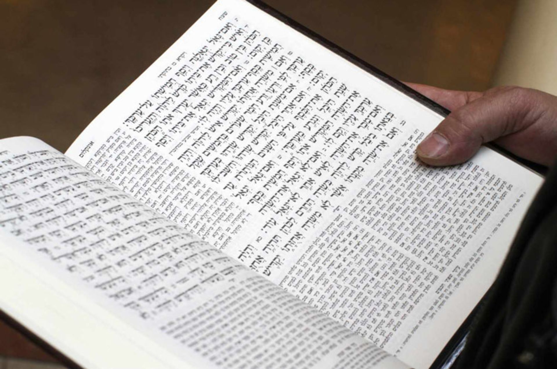 زبان عبری؛ منبع عکس: Learn Religions، عکاس: robertharding