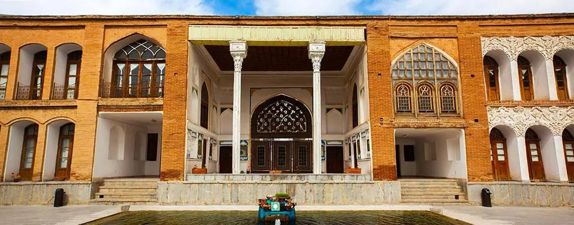 عمارت آصف وزیری؛ منبع عکس: گوگل مپ؛ عکاس: رضا دریاکناری