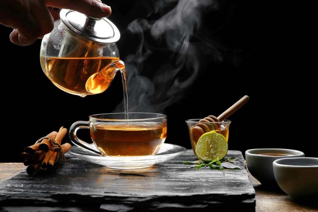 یک قوری حاوی چای دا هونگ پائو
