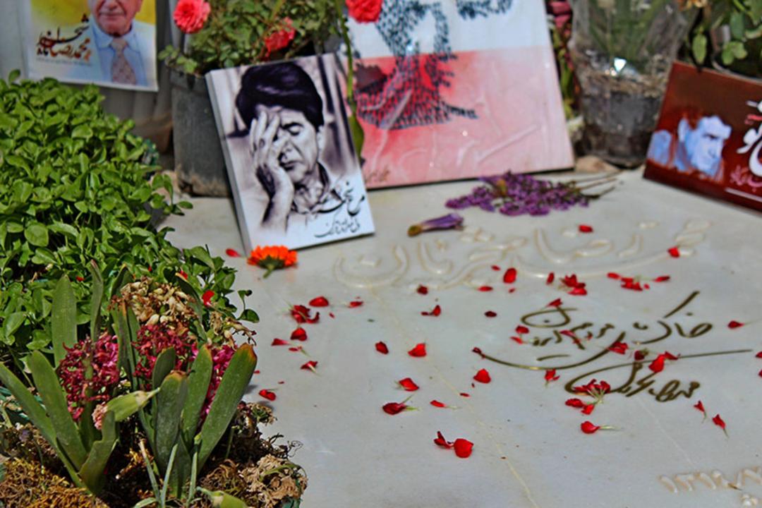 آرامگاه استاد محمدرضا شجریان در جوار آرامگاه فردوسی