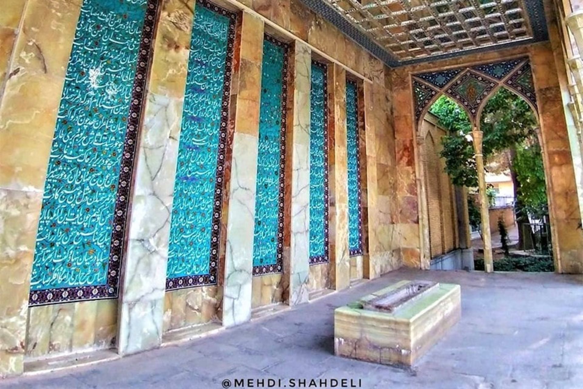 مقبره صائب تبریزی، منبع عکس: اینستاگرام mehdi.shahdeli@، عکاس: مهدی شاه‌دلی